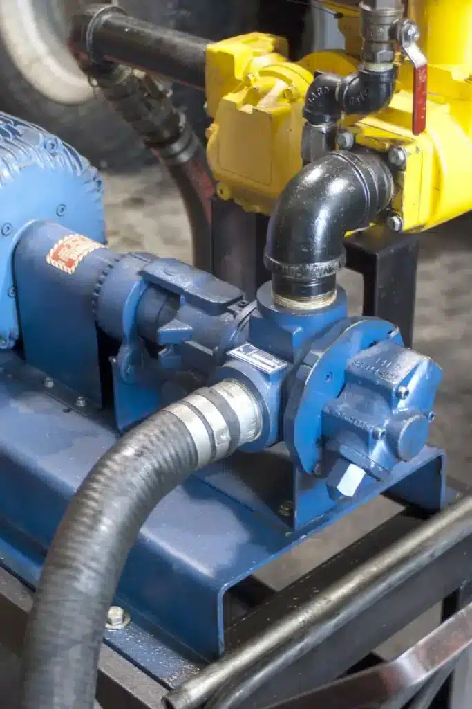 Industriële toepassing van een tandwielpomp